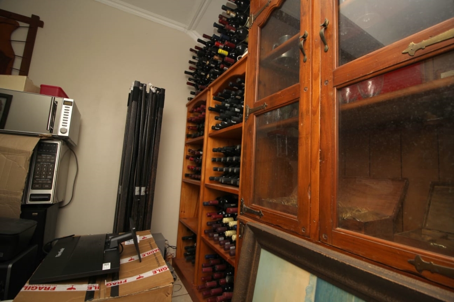 5 Bedroom Property for Sale in Village On Sea Western Cape